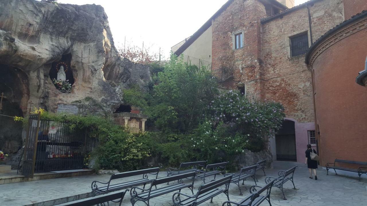 Location Turistic Monolocale Nel Parco Del Santuario Apartamento Asti Exterior foto